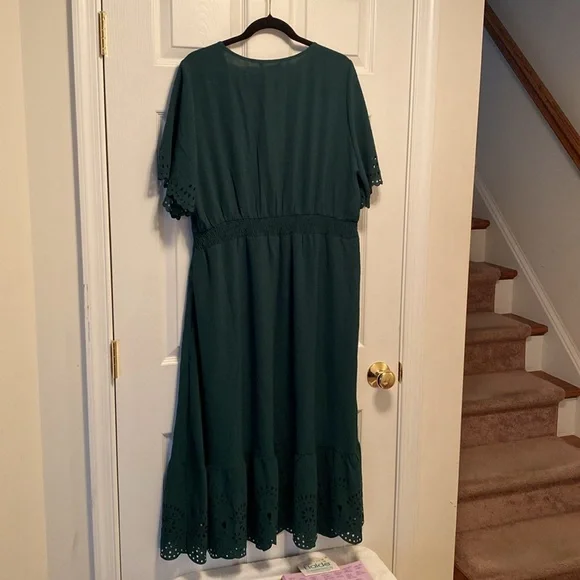 Brand New BloomChic Emerald Dress…size 14-16 - Picture 2 of 4